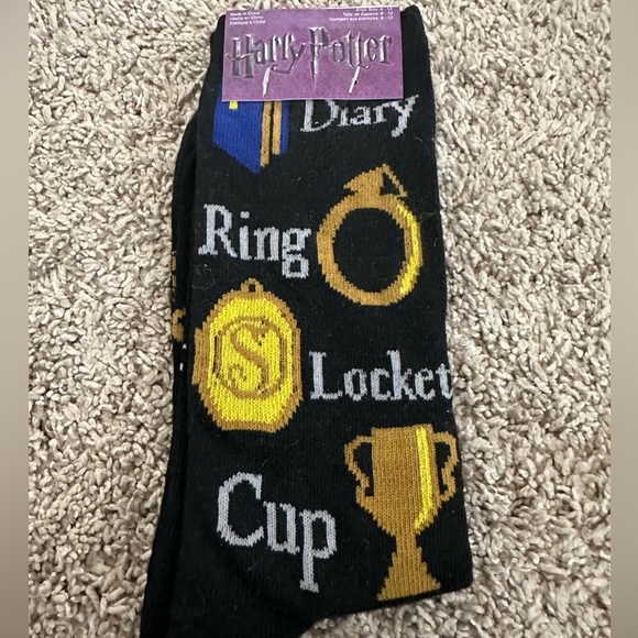LootCrate *EXCLUSIVE* Harry Potter 7 Horcrux Deathly Hallows Theme Socks - Picture 1 of 4